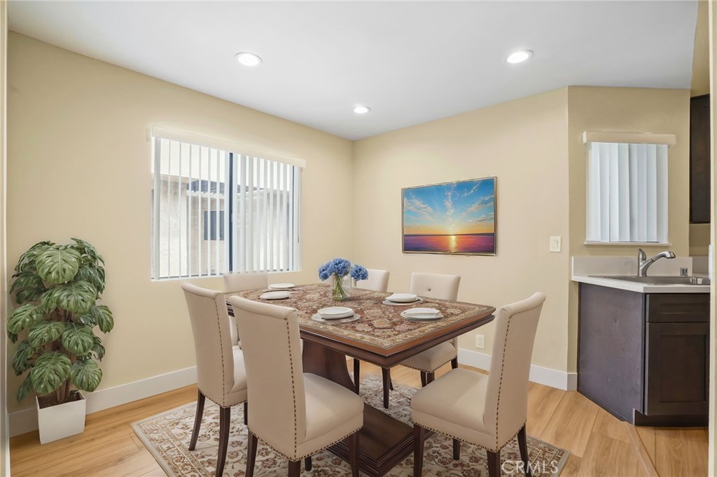 1207 N Columbus Avenue Property Photo 16