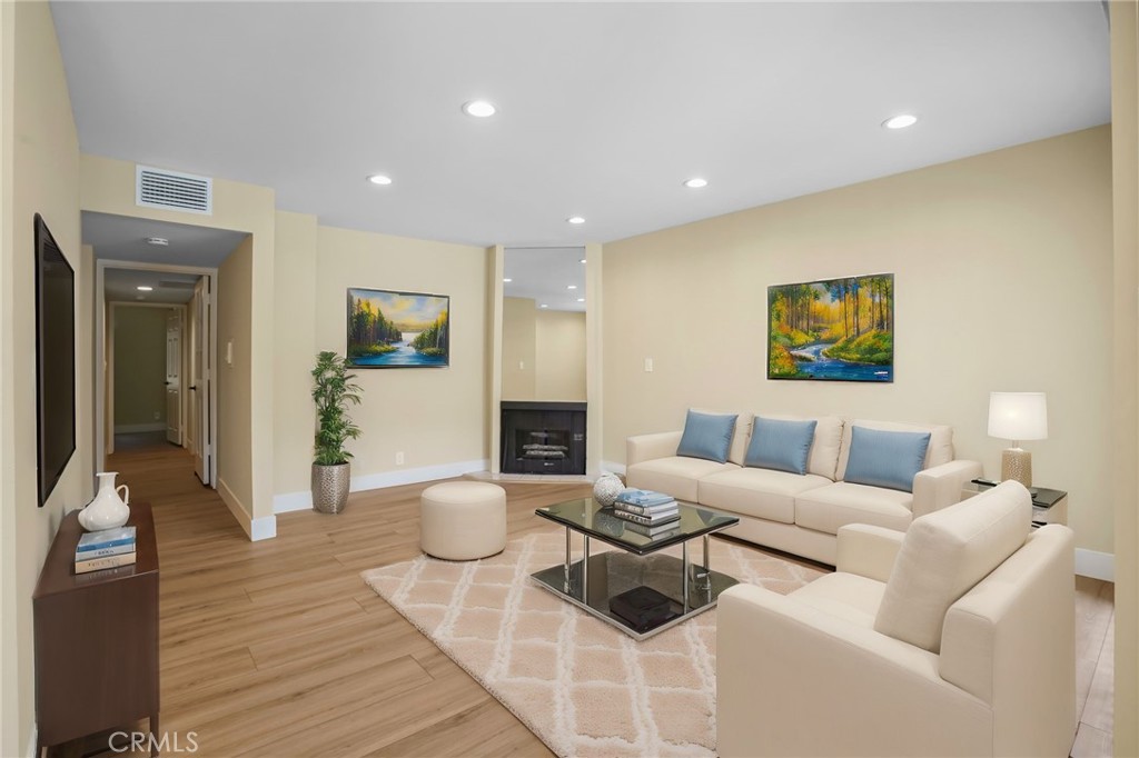 1207 N Columbus Avenue Property Photo 20