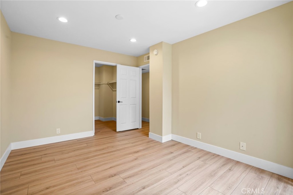 1207 N Columbus Avenue Property Photo 24