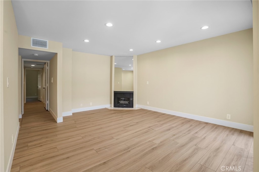 1207 N Columbus Avenue Property Photo 28