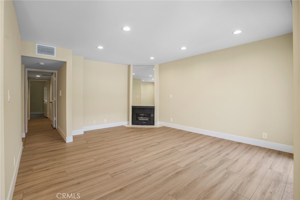 1207 N Columbus Avenue Property Photo 28