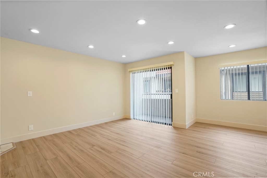 1207 N Columbus Avenue Property Photo 29