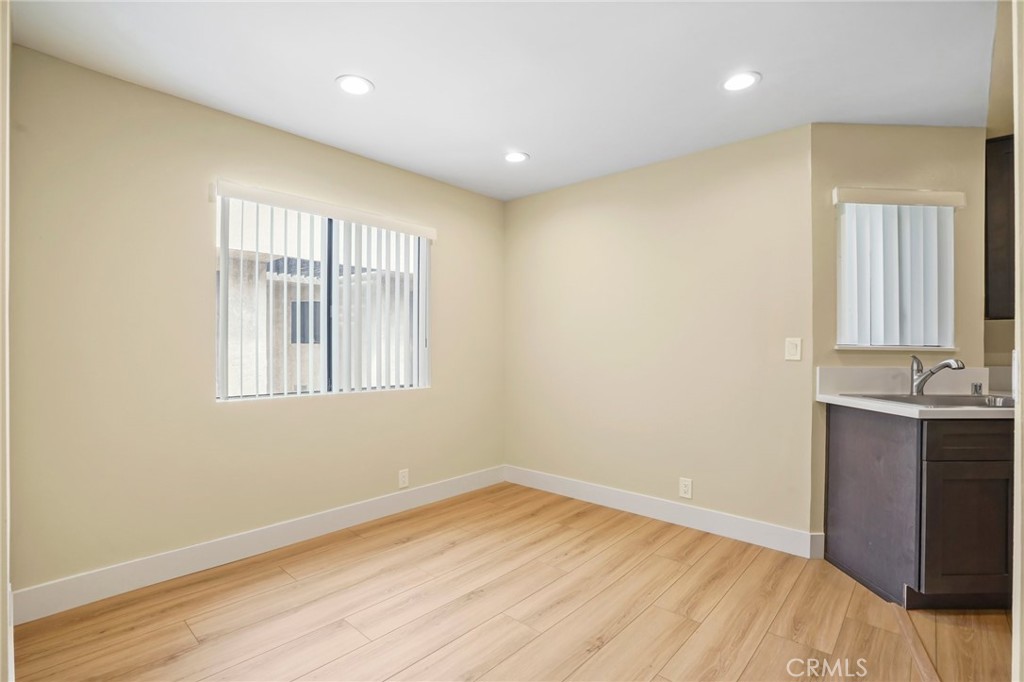 1207 N Columbus Avenue Property Photo 30