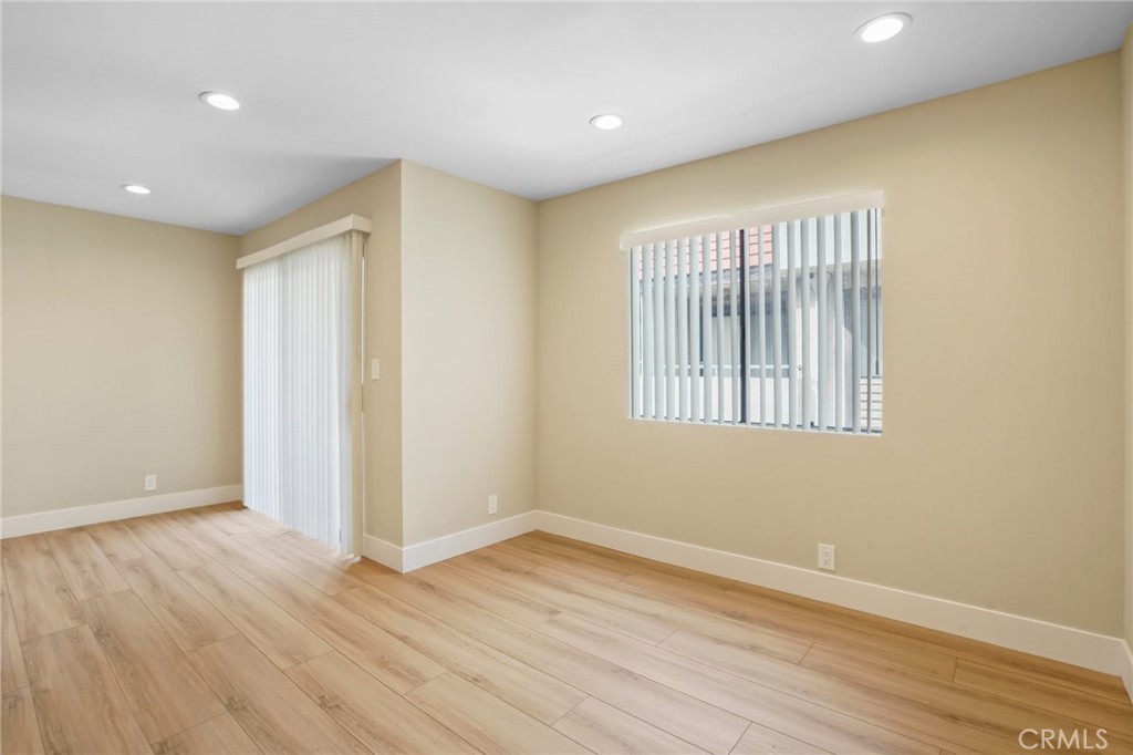 1207 N Columbus Avenue Property Photo 31