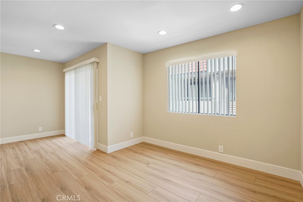 1207 N Columbus Avenue Property Photo 31