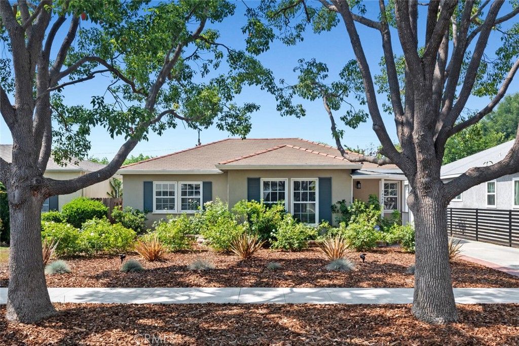 14348 Emelita Street Property Photo 1