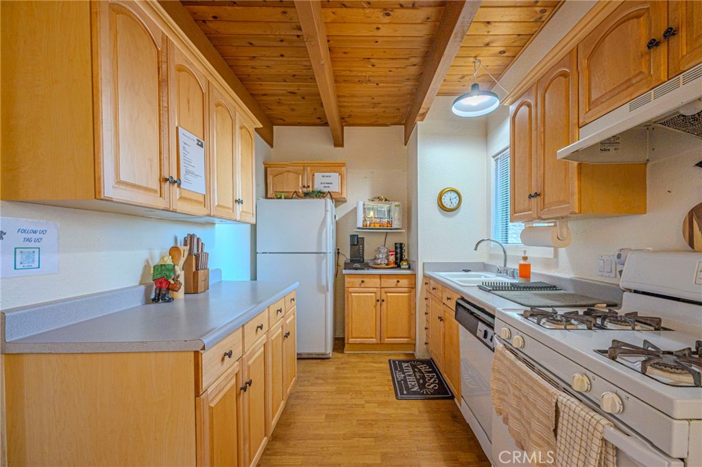 873 Holmes Lane Property Photo 3