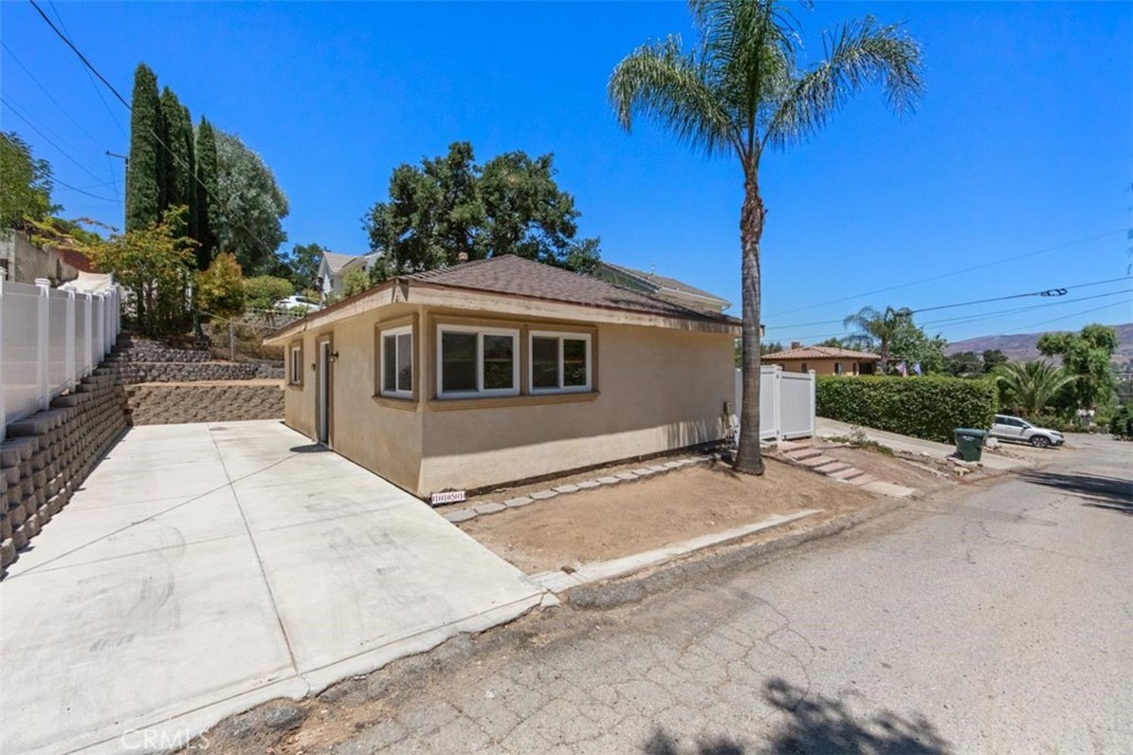 1151 El Camino Real Property Photo 1