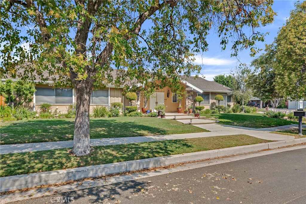 10020 Wystone Avenue Property Photo 1