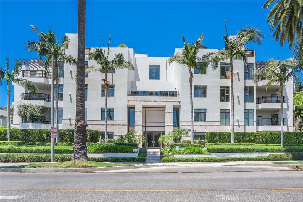 447 N Doheny Drive 104