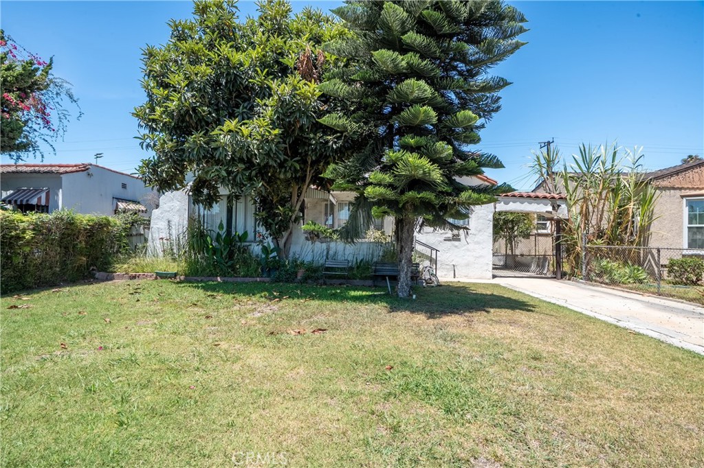 2439 California Street Property Photo 2