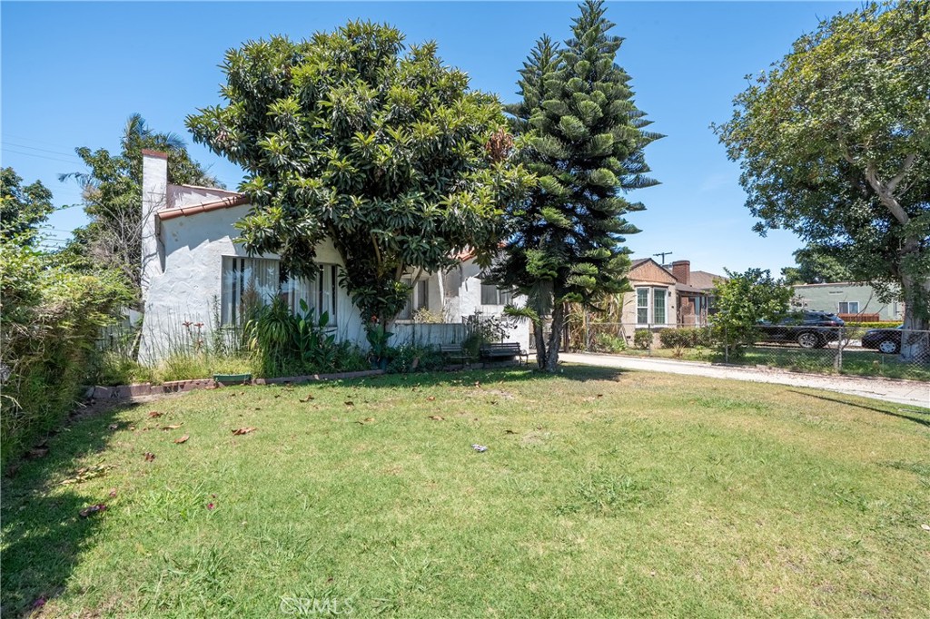 2439 California Street Property Photo 3