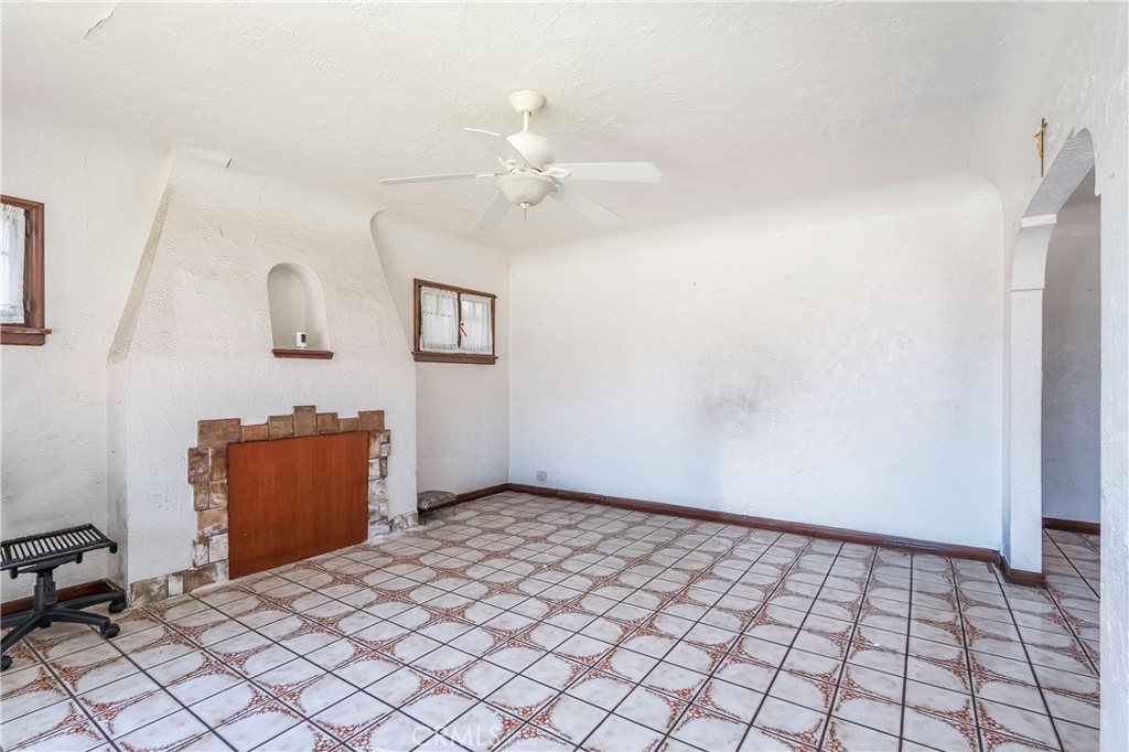 2439 California Street Property Photo 5