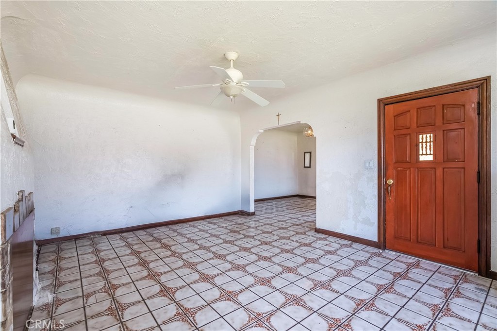 2439 California Street Property Photo 6