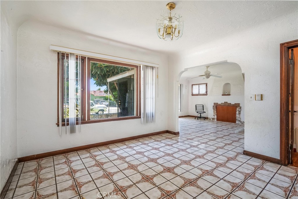 2439 California Street Property Photo 9