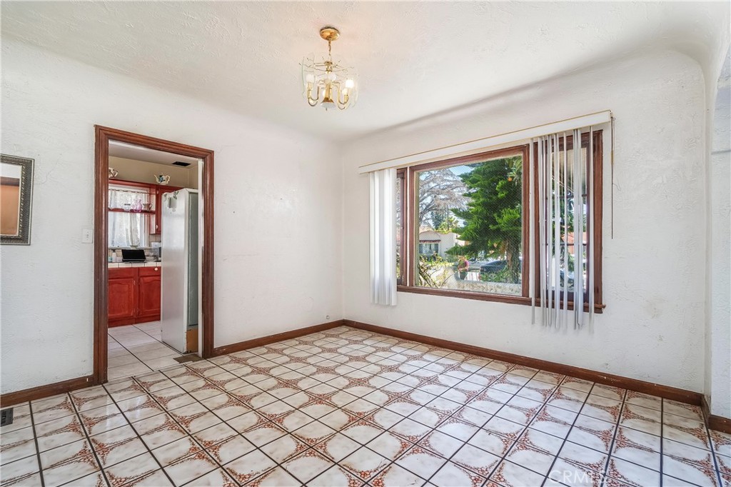 2439 California Street Property Photo 10