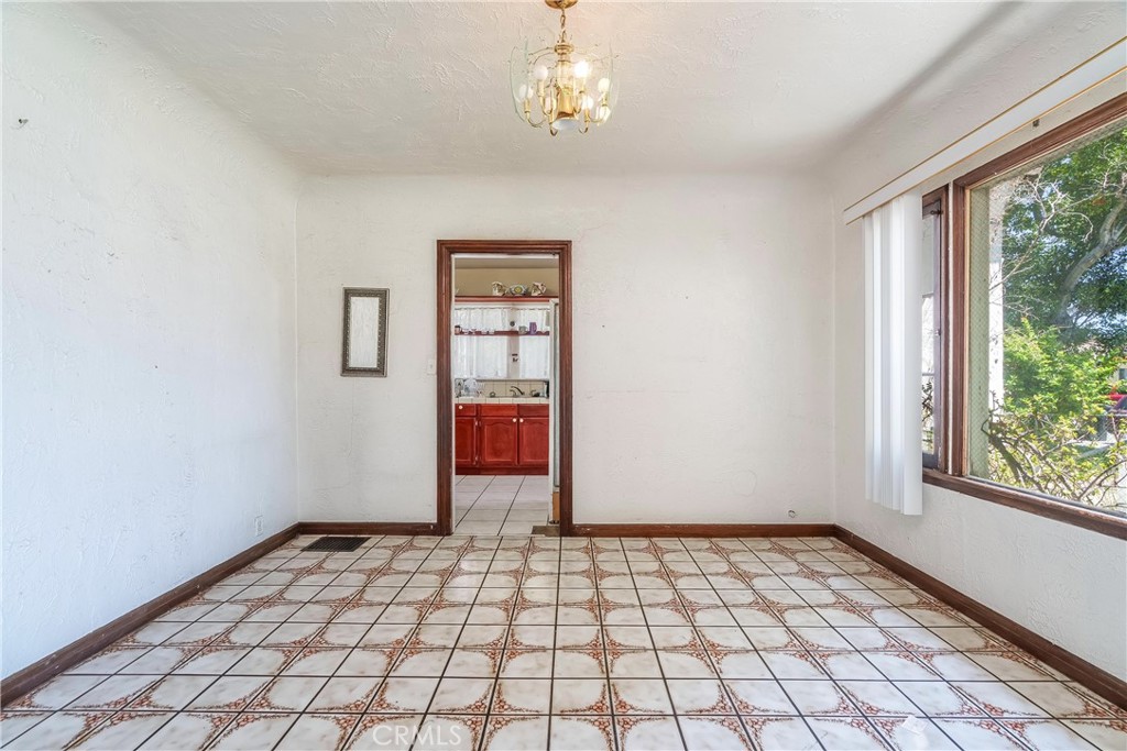 2439 California Street Property Photo 11