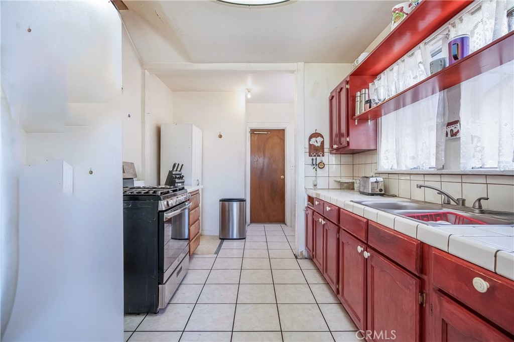 2439 California Street Property Photo 13