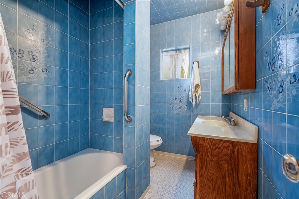 2439 California Street Property Photo 17