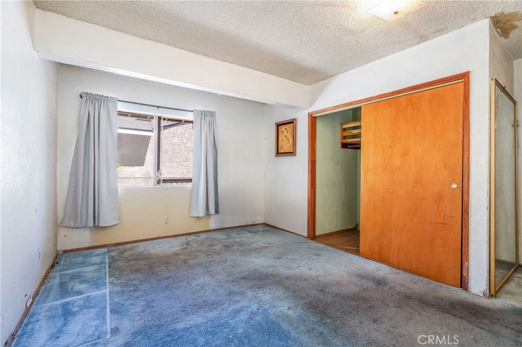2439 California Street Property Photo 22