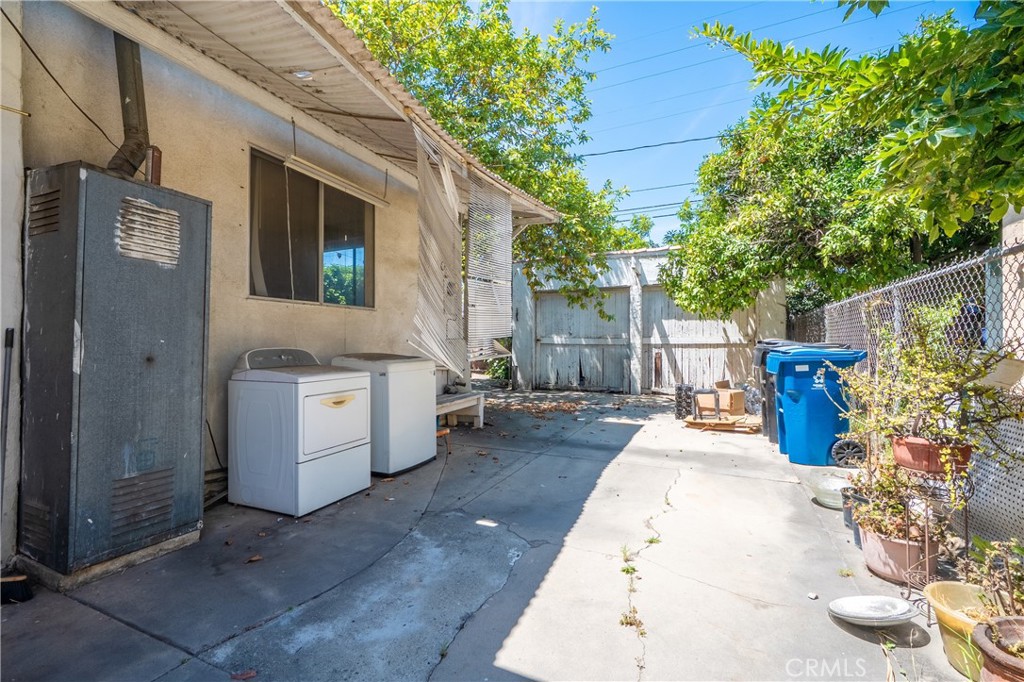2439 California Street Property Photo 27