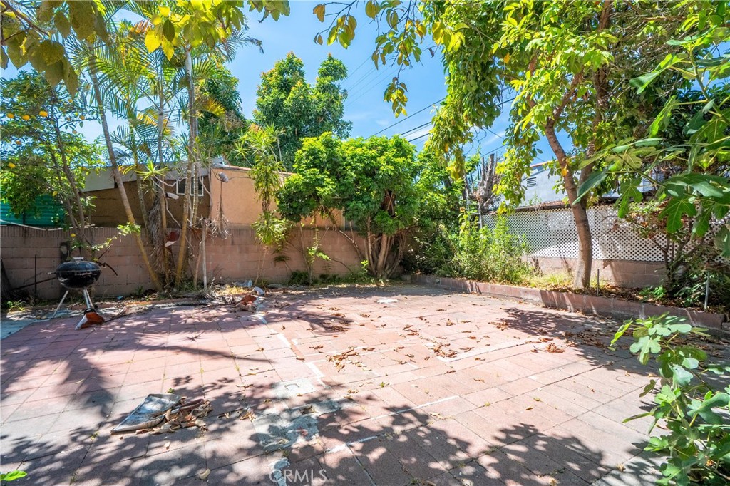2439 California Street Property Photo 33