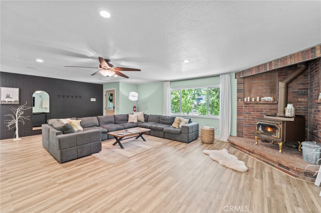 310 Teakwood Drive Property Photo 12