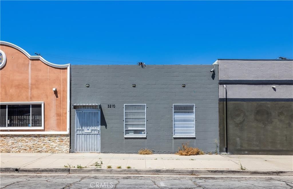 3210 N San Fernando Boulevard Property Photo 2