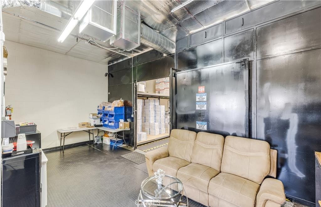 3210 N San Fernando Boulevard Property Photo 12