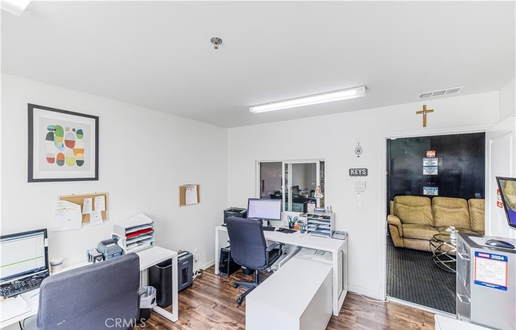 3210 N San Fernando Boulevard Property Photo 16