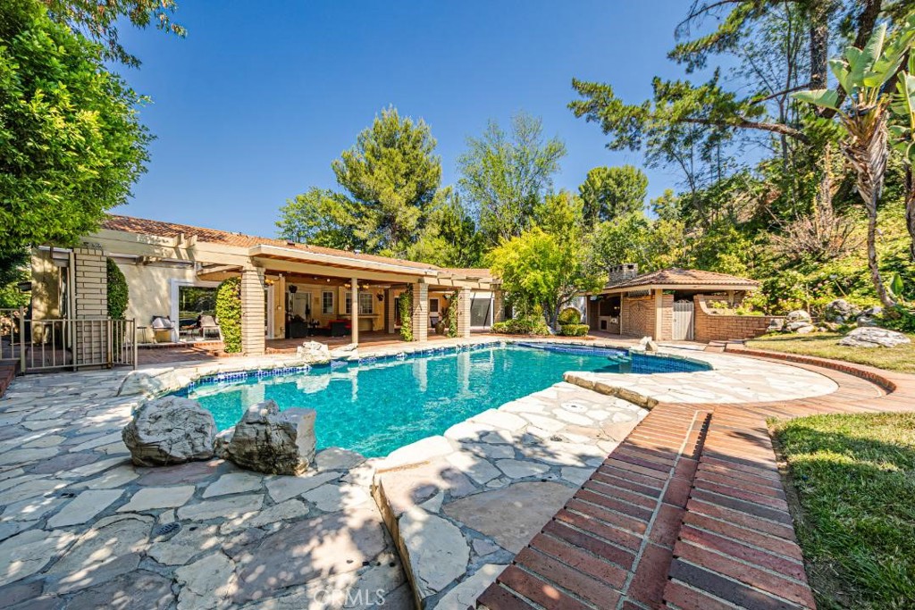 18022 Lake Encino Drive Property Photo 1
