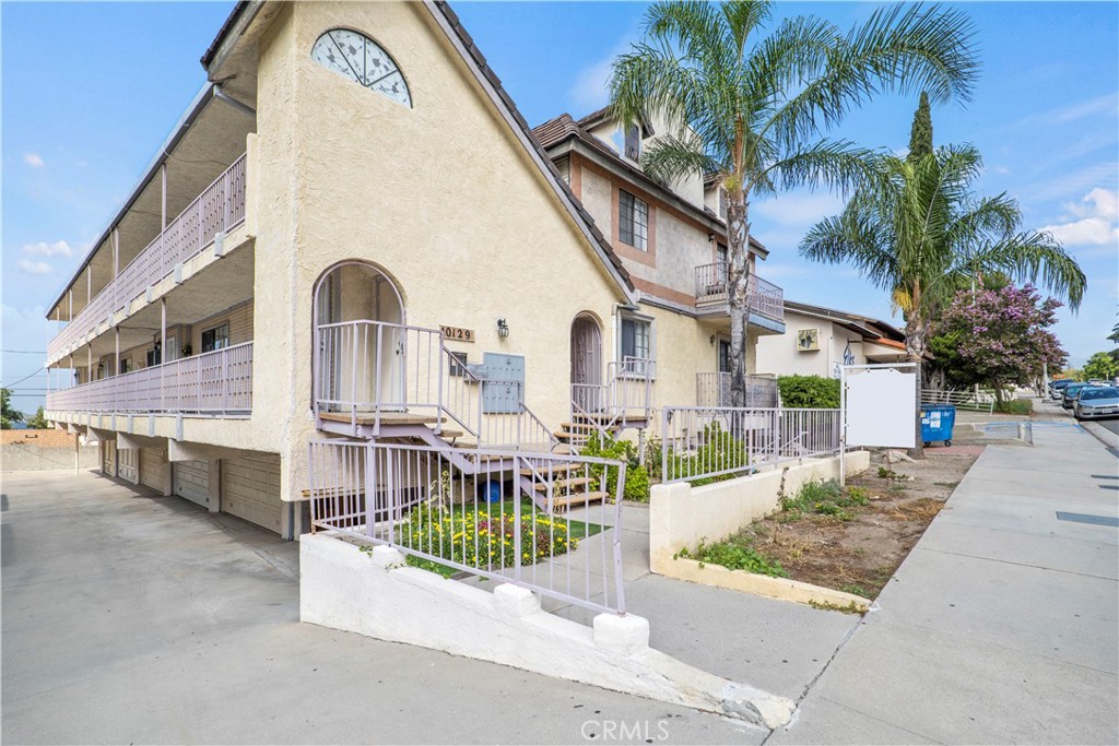 10129 Commerce Avenue Property Photo 1