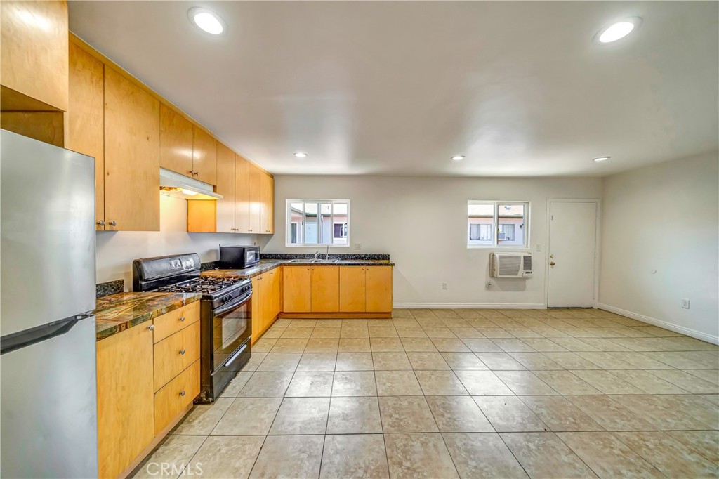 6735 Elmer Avenue 19 Property Photo 6
