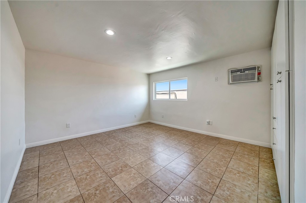 6735 Elmer Avenue 19 Property Photo 12