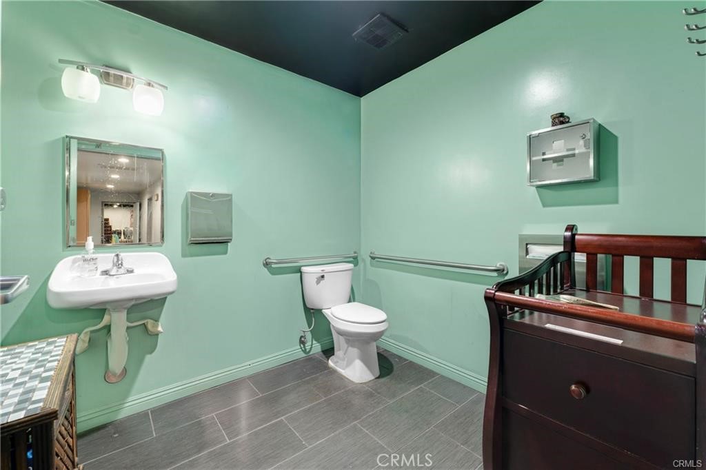 8644 E Avenue T Property Photo 16