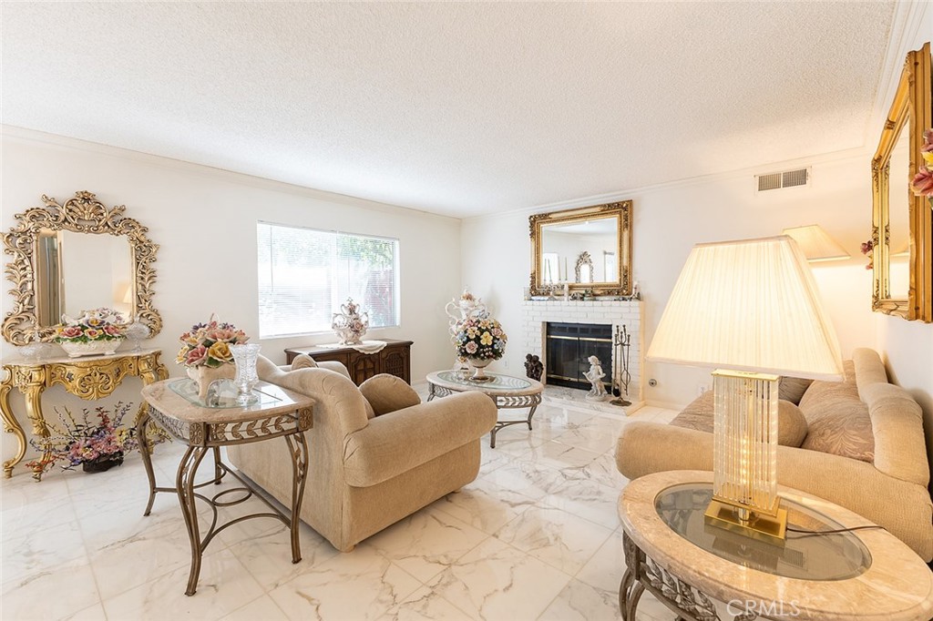 11465 Fox Hollow Lane Property Photo 6