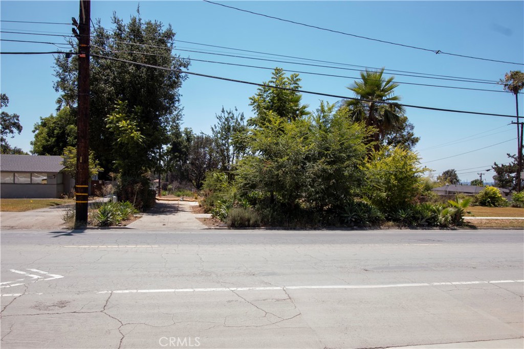 1152 E Mendocino Street Property Photo 1