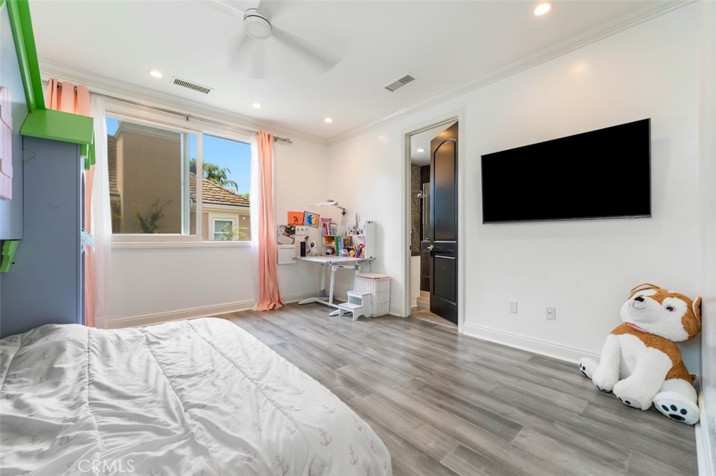 5633 Newcastle Ln Property Photo 32