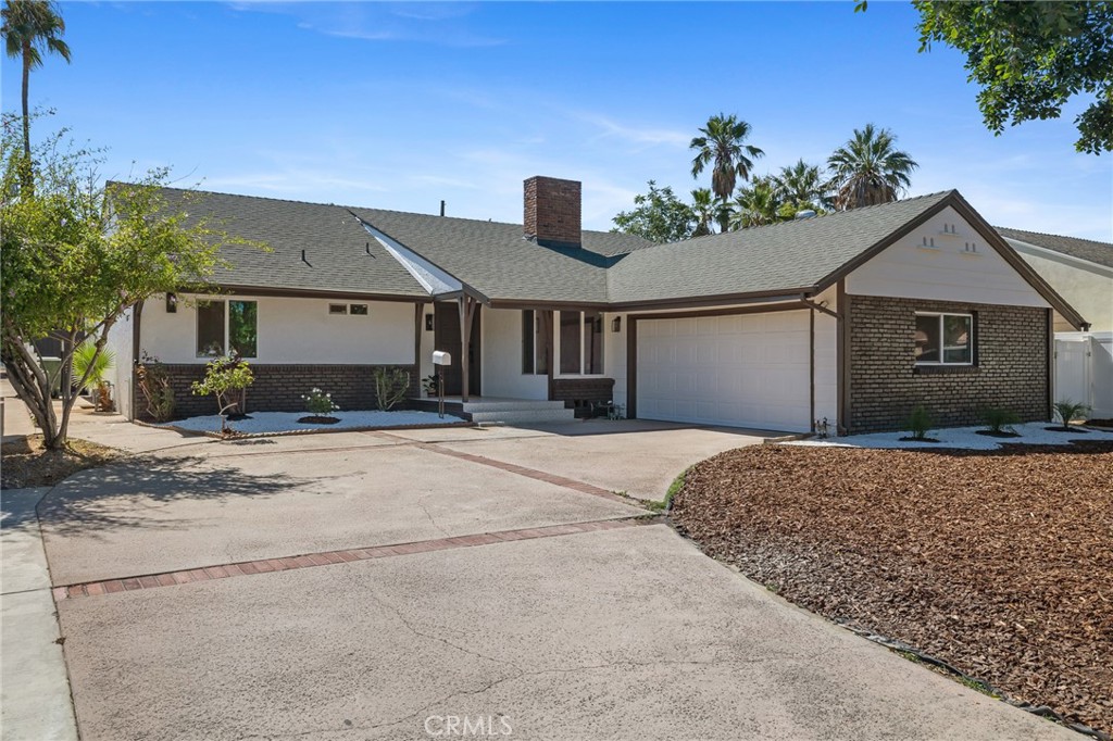10217 Lemona Avenue Property Photo 1