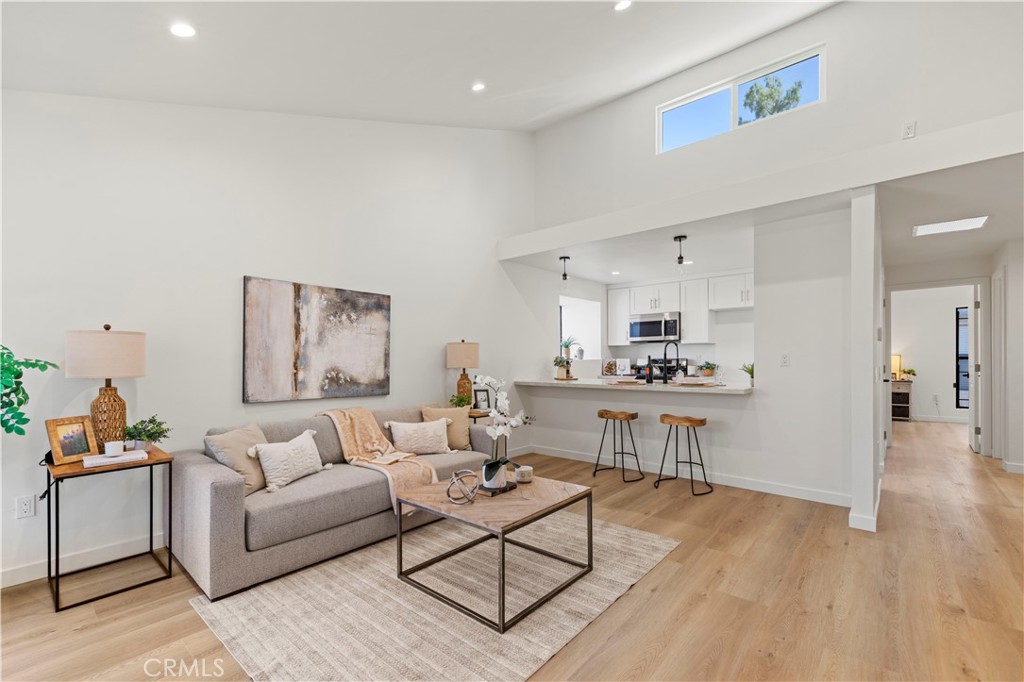 11107 Arminta Street 15 Property Photo 1