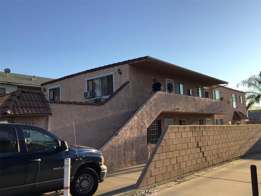 1000 Glenoaks Boulevard Property Photo 1