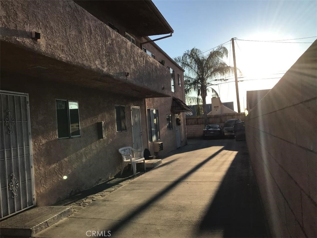 1000 Glenoaks Boulevard Property Photo 2