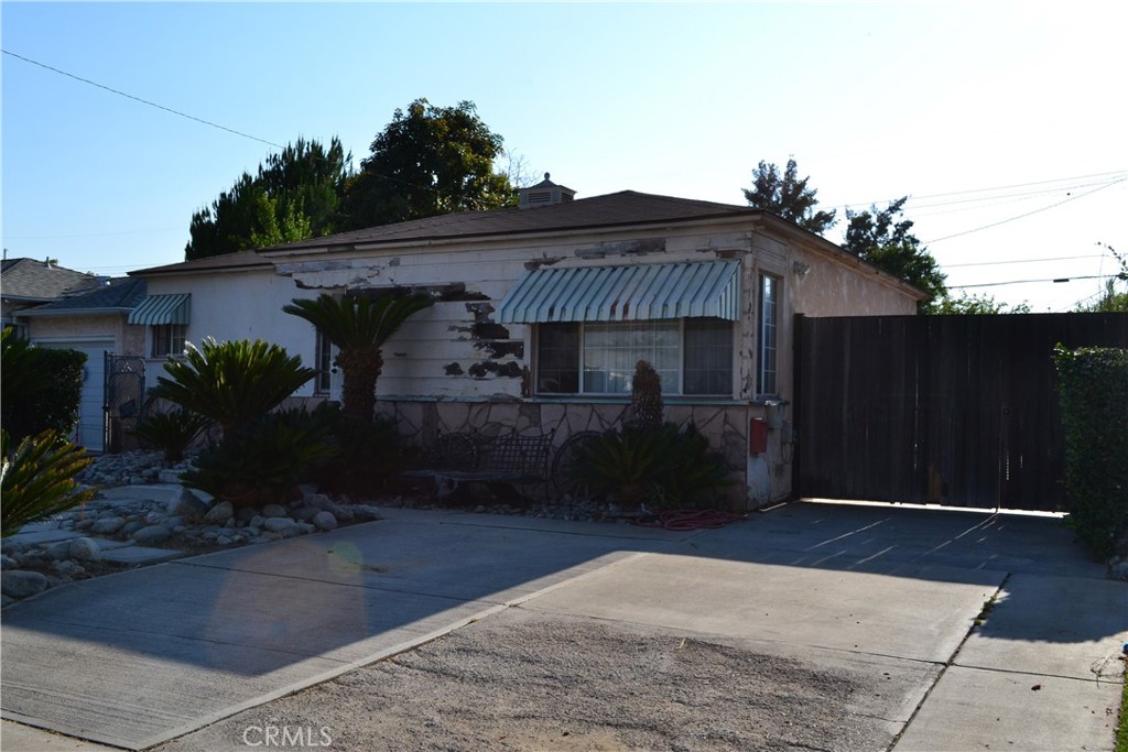 2121 N Pass Avenue Property Photo 1
