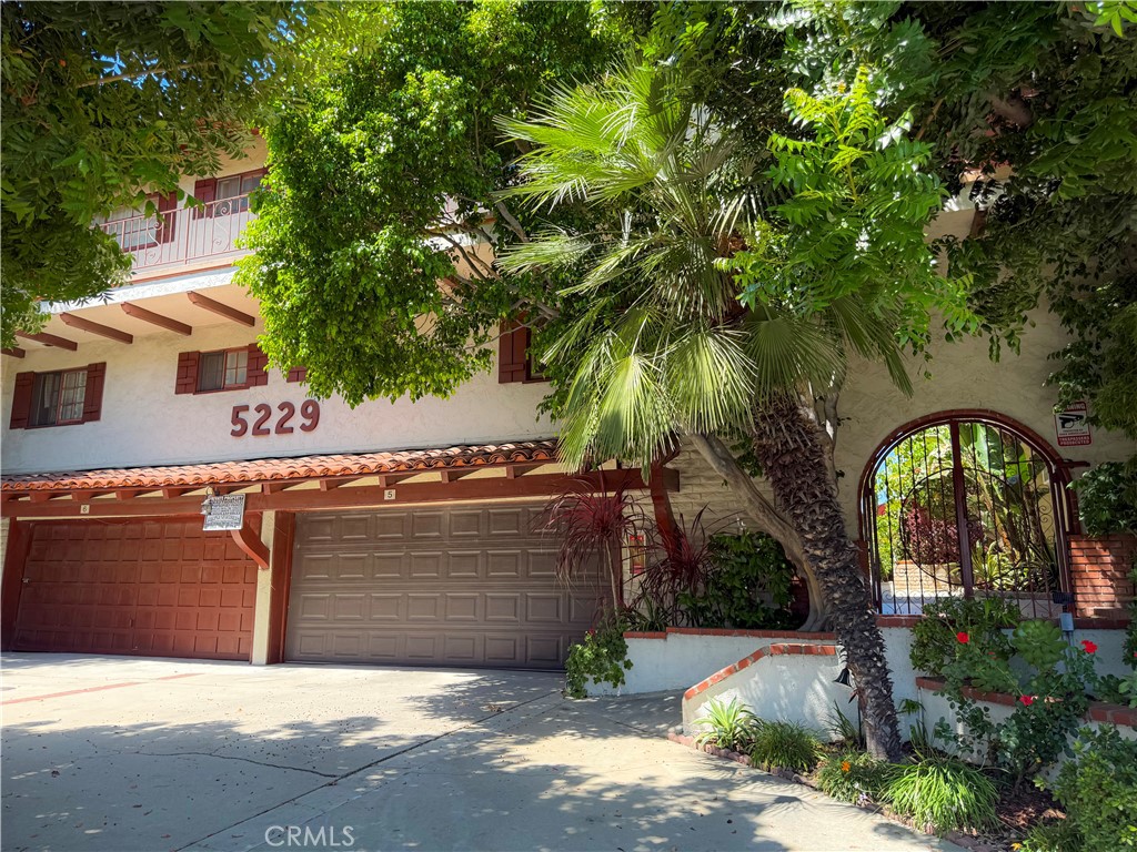 5229 Balboa Boulevard 32 Property Photo 1