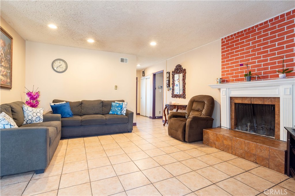 6402 Graves Avenue Property Photo 7