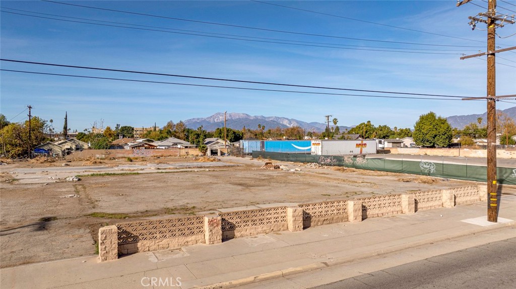 1708 N Mount Vernon Avenue Property Photo 17