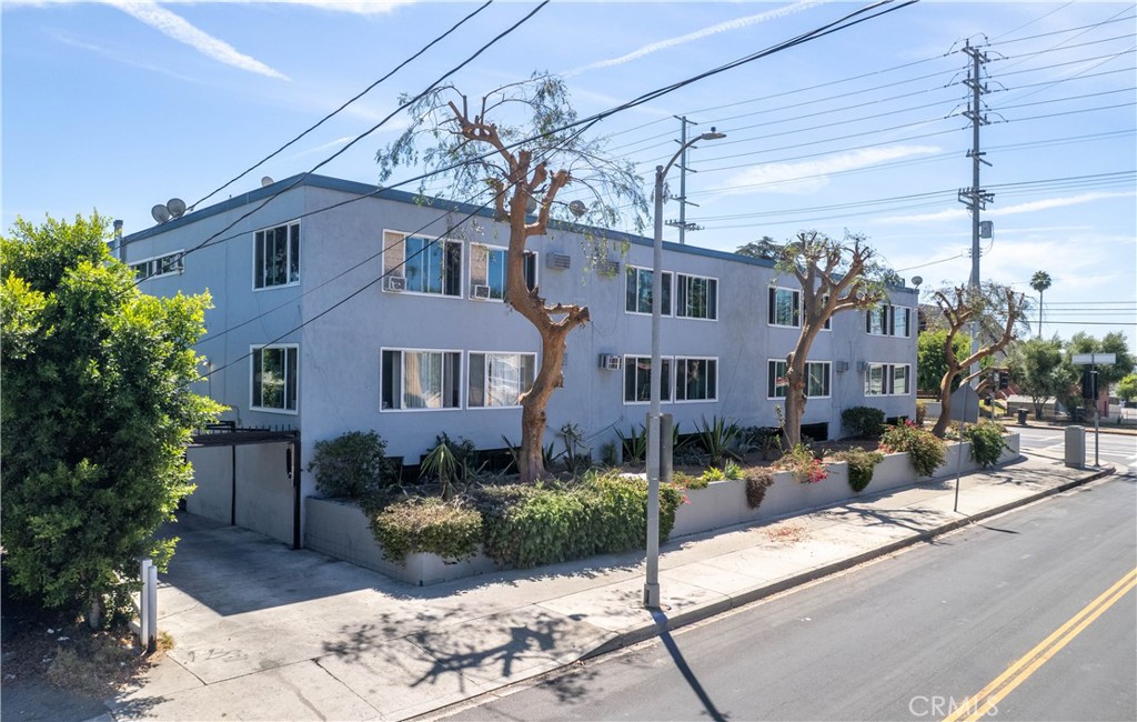 13061 Vanowen Street Property Photo 10
