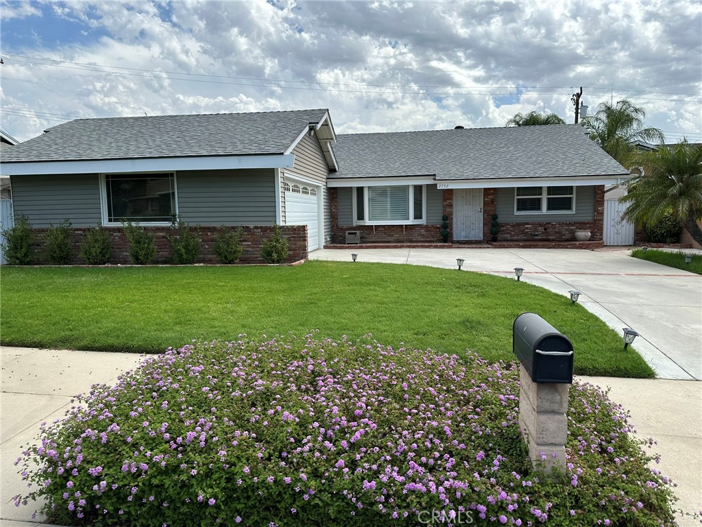 2752 Wanda Ave Property Photo 2