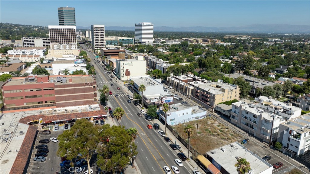 15027 Ventura Boulevard Property Photo 2