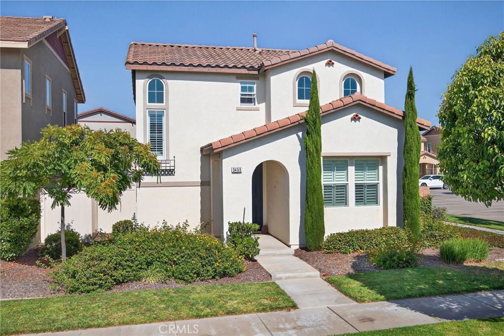 3459 N Oxnard Boulevard Property Photo